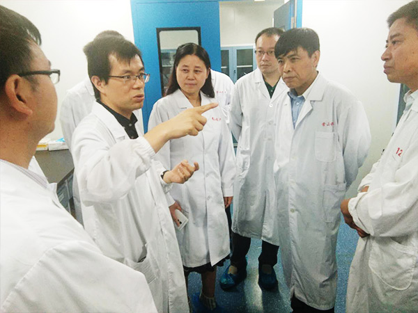 中国社科院领导到我做爱片
调研